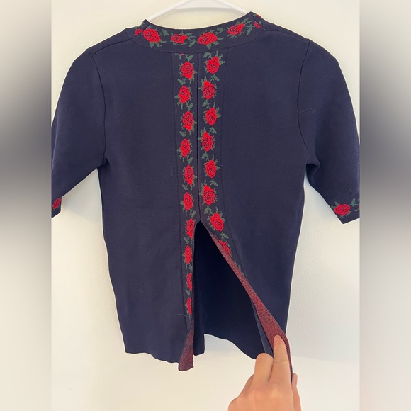 Club Monaco Navy Blue Knit shirt sleeve top with floral detailing, size XS - Picture 6 of 6